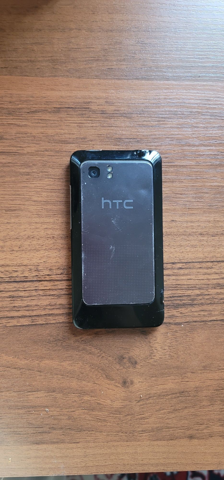 Продаю телефон HTC на запчасти