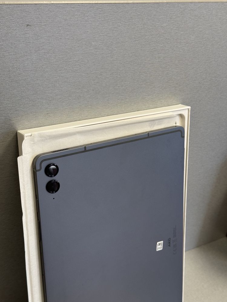 Продавам Samsung Galaxy TAB S9 FE+ 5G