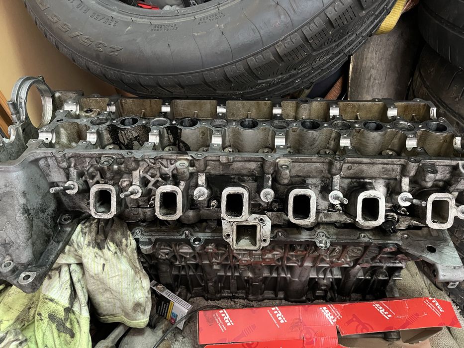 Глава за БМВ 3.0 дизел 231кс перфектна