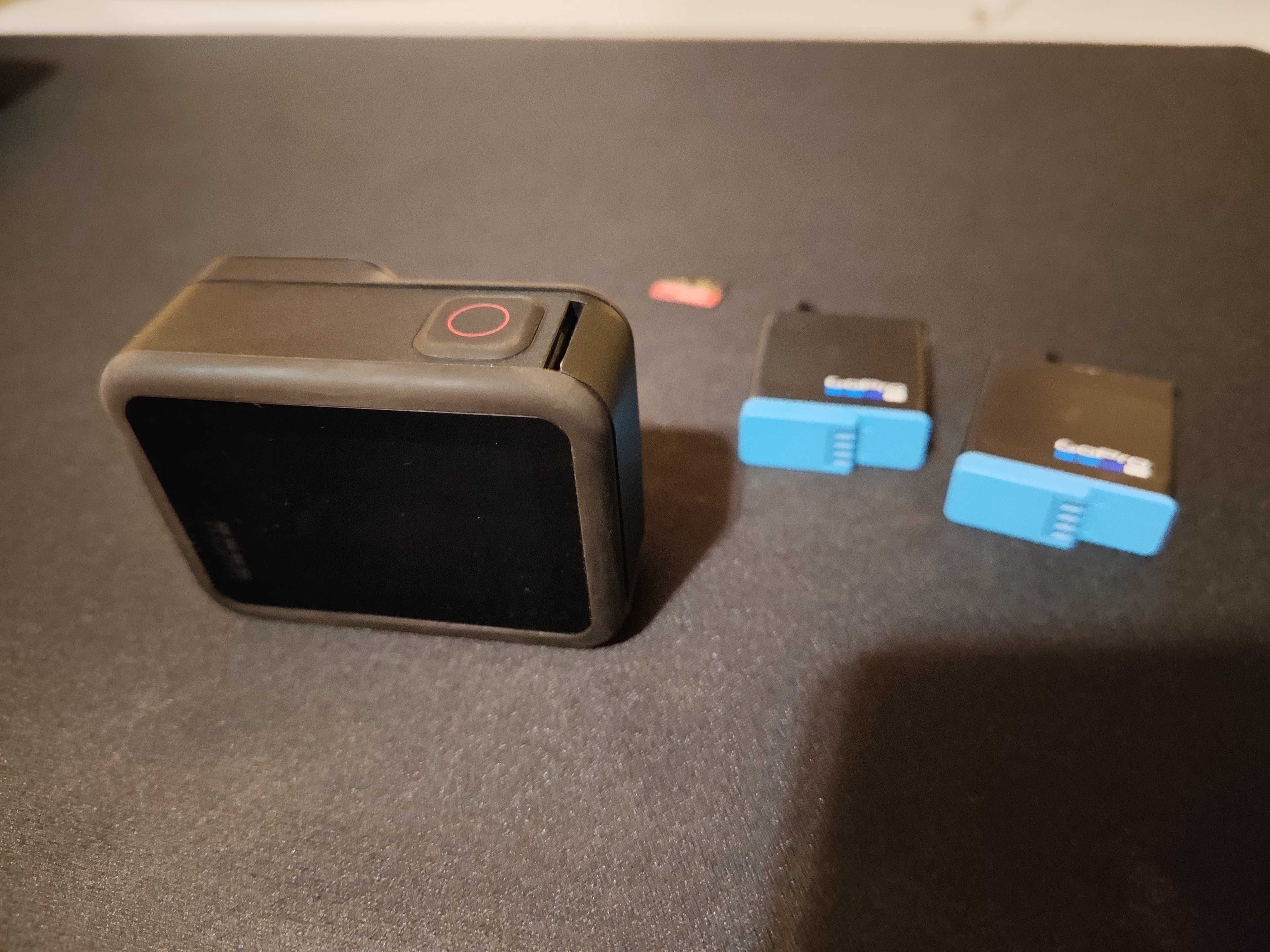 GoPro Hero 8 Black Camera Две Батерии 128GB SD Card Много Аксесоари