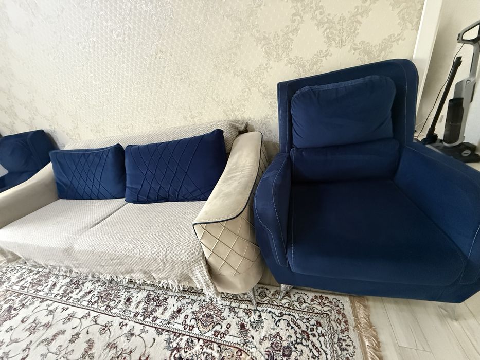 Продам диван с 2 креслами