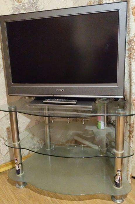 Телевизор Sony LCD 32 диагонали вместе с полкой стеклянной.