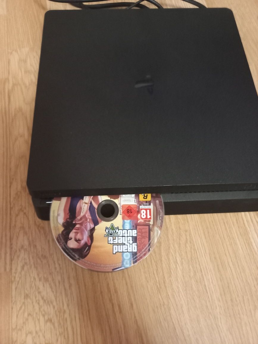 PS4 1TB ca nou + 3 jocuri + controller original