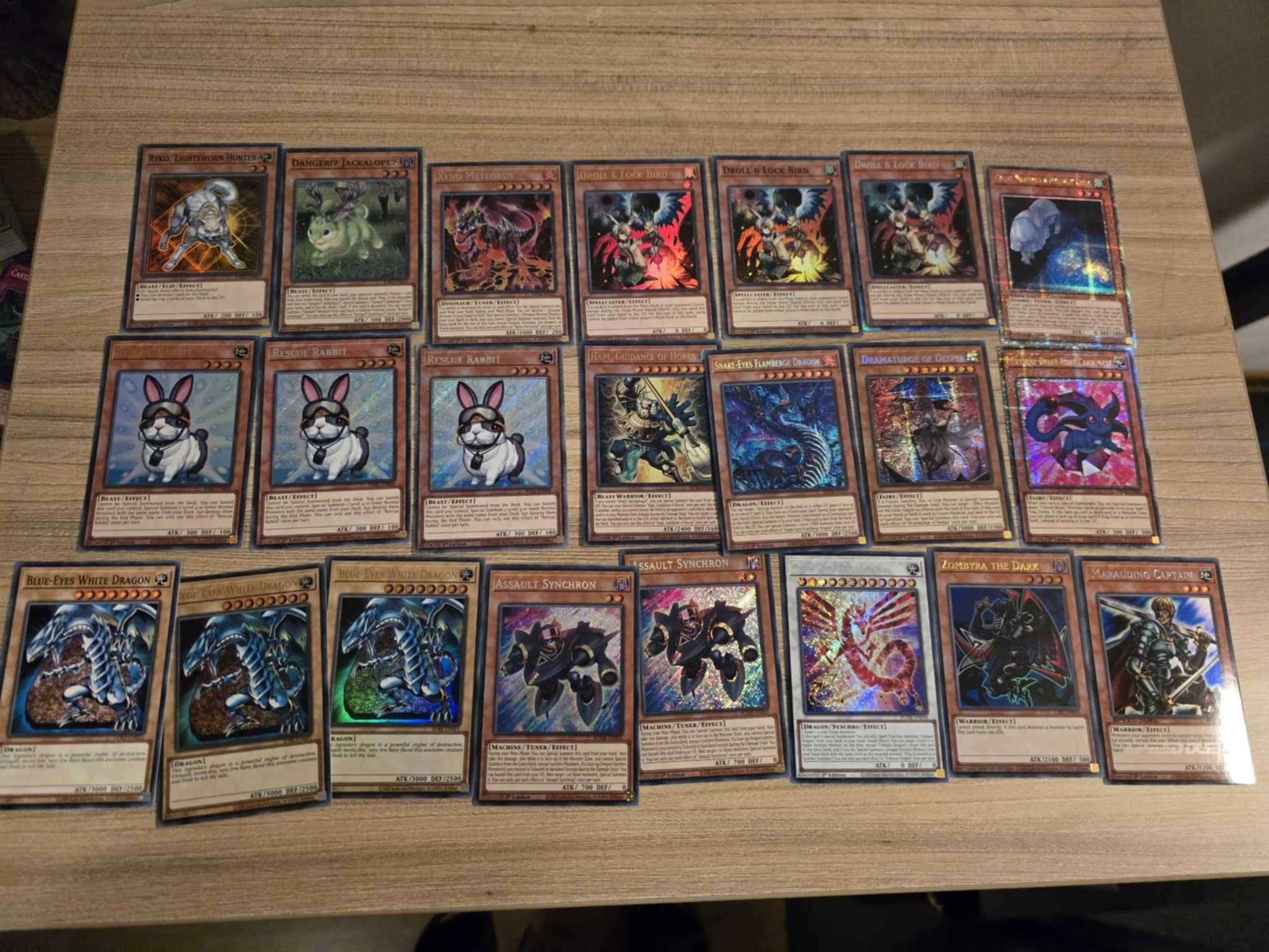 Оригинални чисто нови карти Yu-Gi-Oh + протектори + кутия