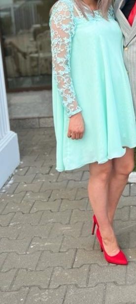 Vind rochițe, pentru sezonul petrecerilor!