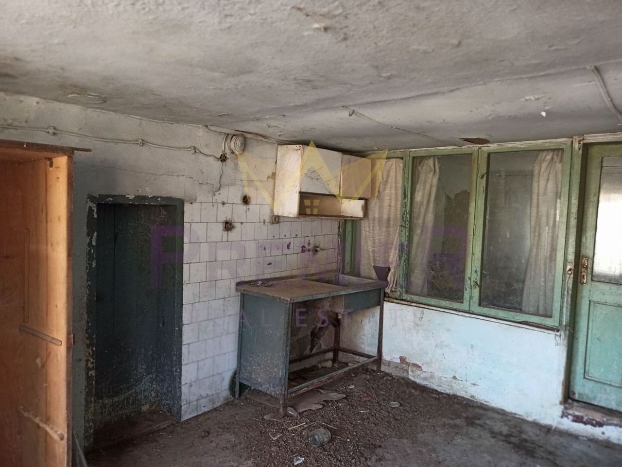 Продава се Къща в Тервел - 240 кв.м за 125 €/кв.м - Снимка #3