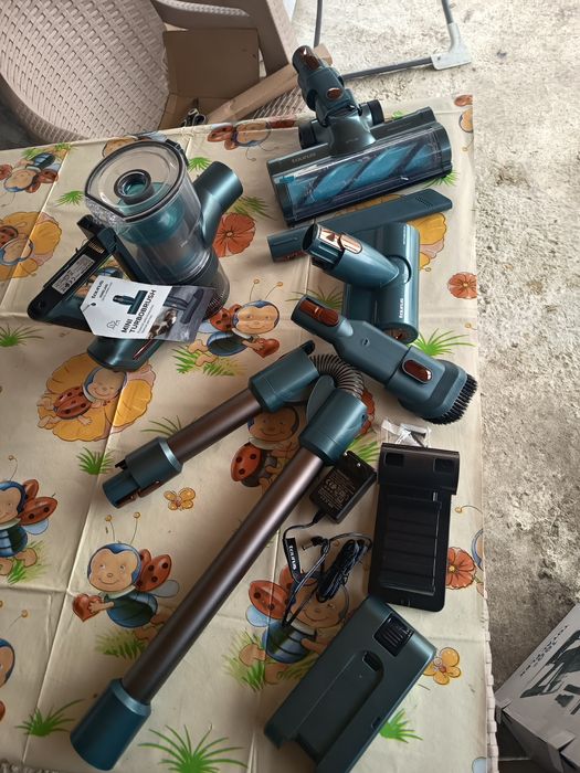 Vând aspirator vertical