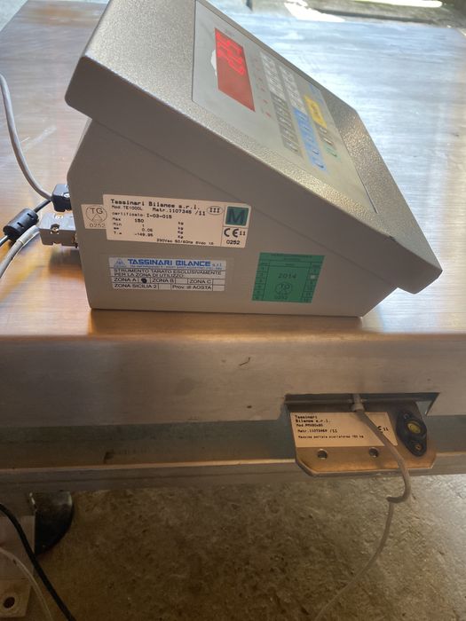 Motor electric cu reductor și cântar electronic