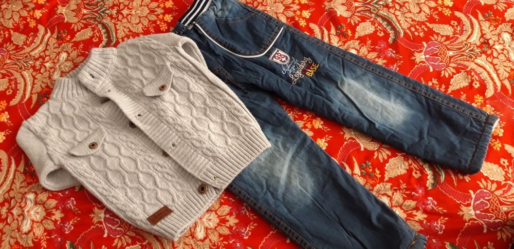 Джемпер и джинсы для мальчиков