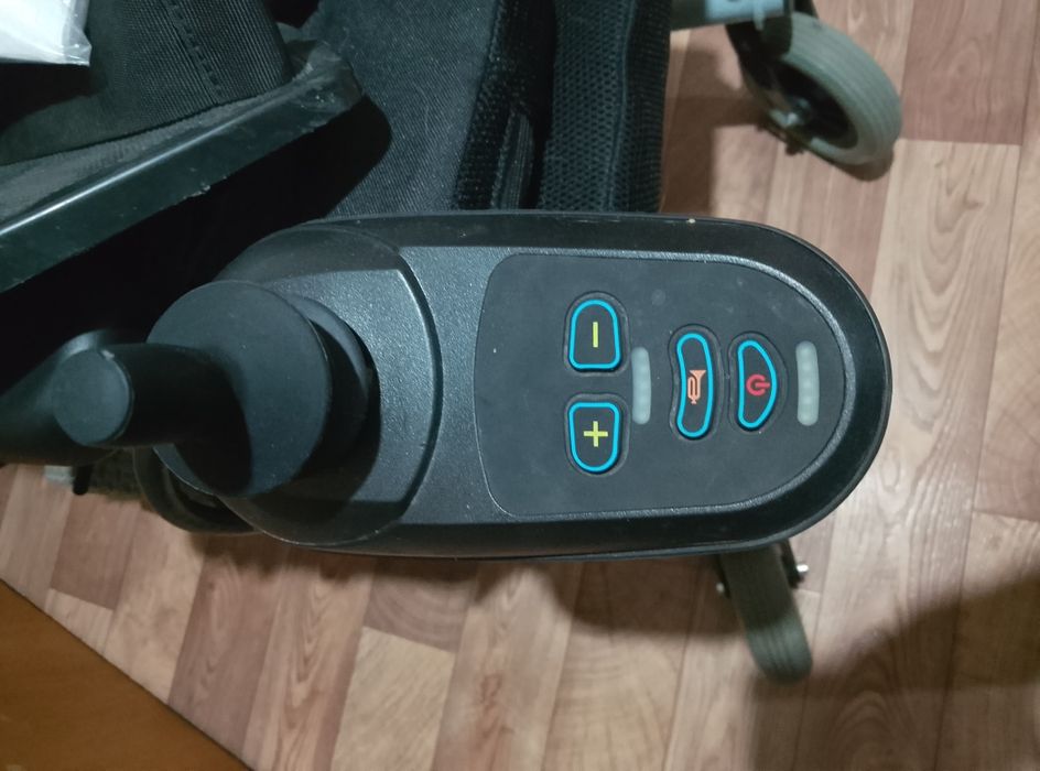 Продам срочно электрическую коляску