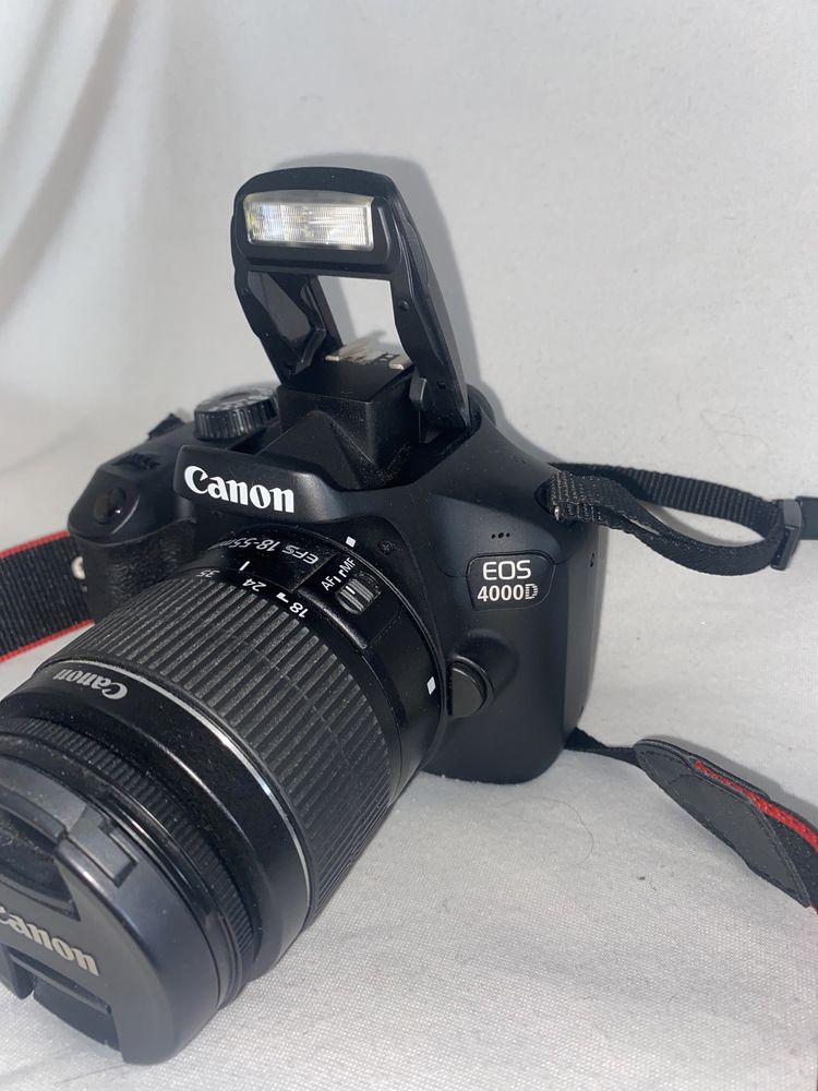 Aparat foto DSLR Canon EOS 4000D Kit 18-55mm Bundle