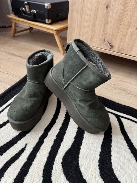 Cizme UGG mini, marimea 40
