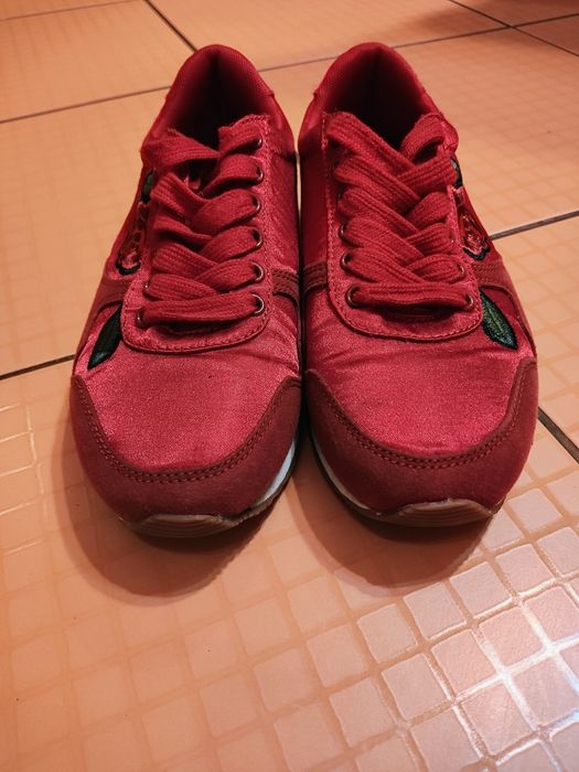 Pantofi sport cu motiv floral, măr 36