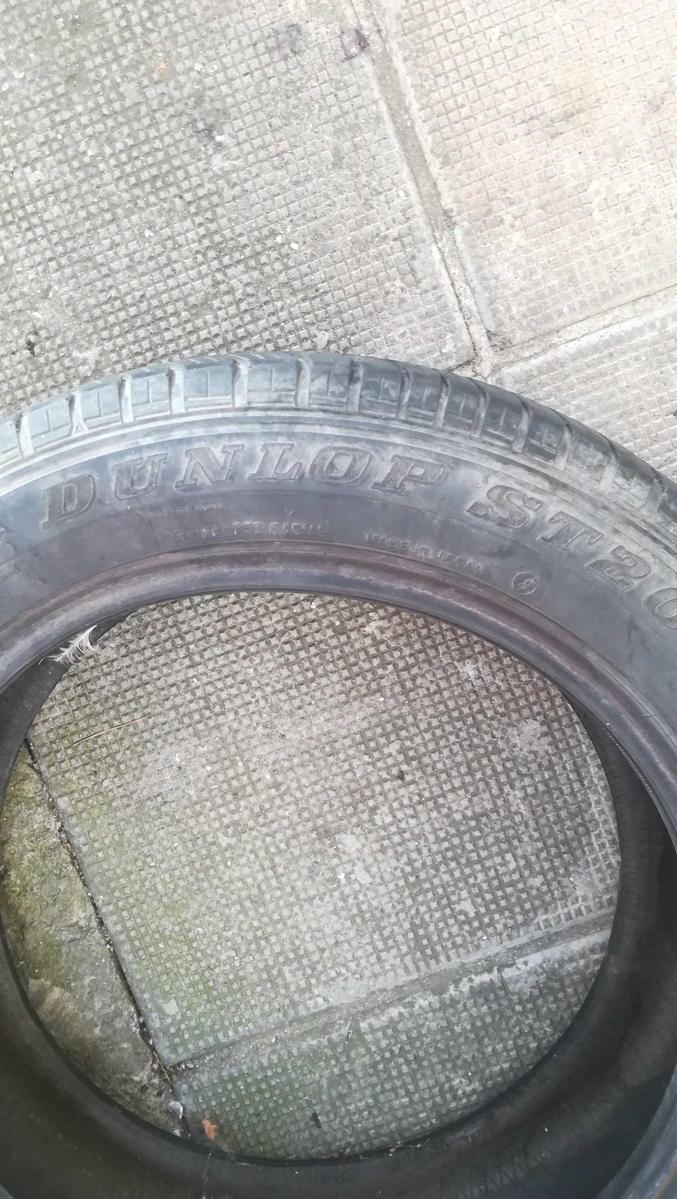 Гуми Dunlop 215/60/17