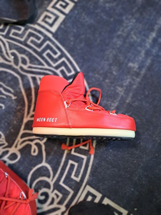 Cizmulițe iarna noi  Moon Boot 350ron