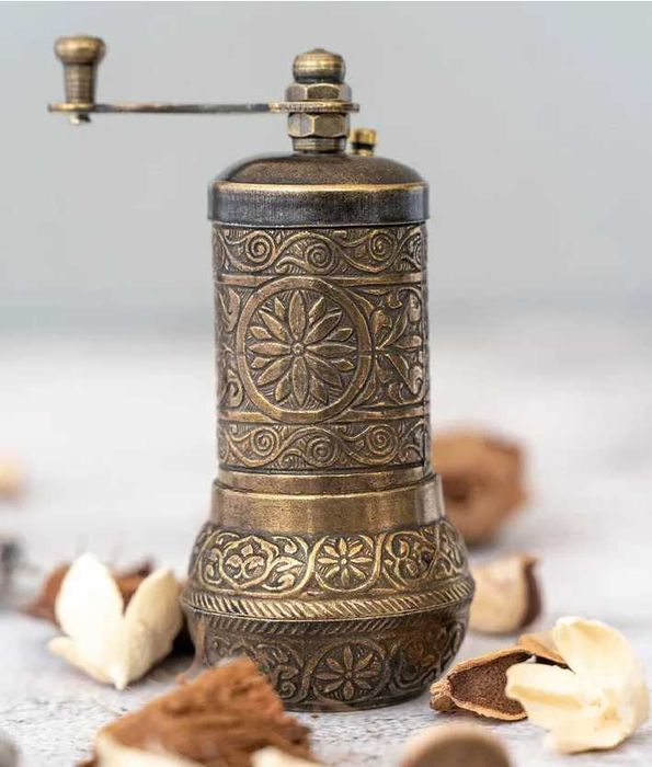 Rasnita manuala din alama pentru cafea, condimente, Vintage