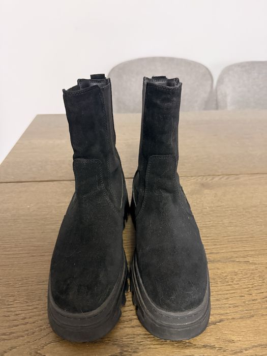 Ghete din piele intoarsa