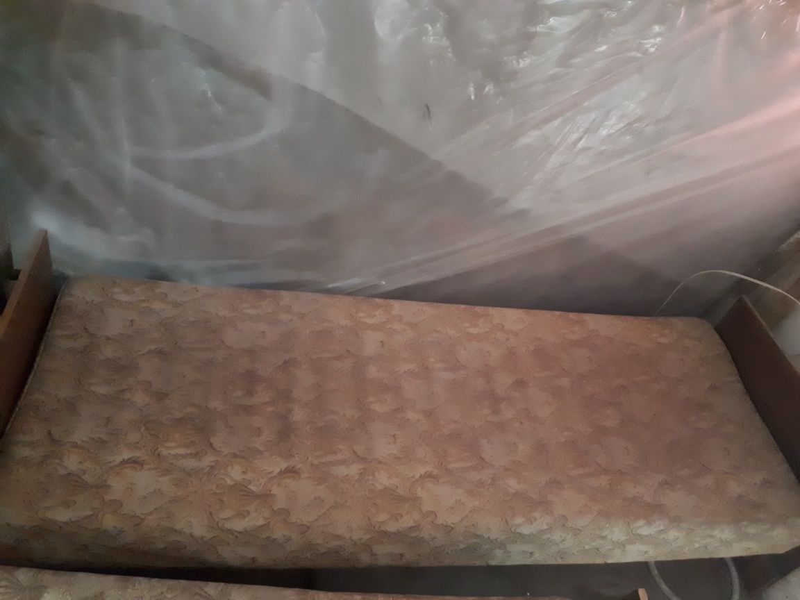 Срочно продам 2кровати хорошие для дома,дачи и т д