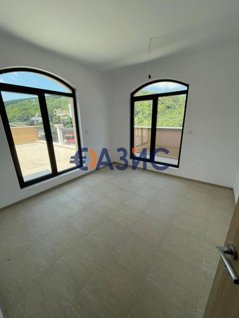 Продава се Четиристаен апартамент в к.к. Елените - 189 кв.м за 559 €/кв.м - Снимка #2