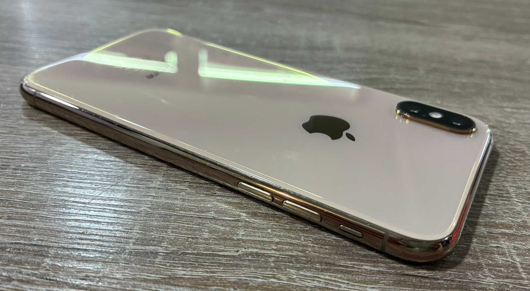 Продавам Apple iPhone XS 64GB