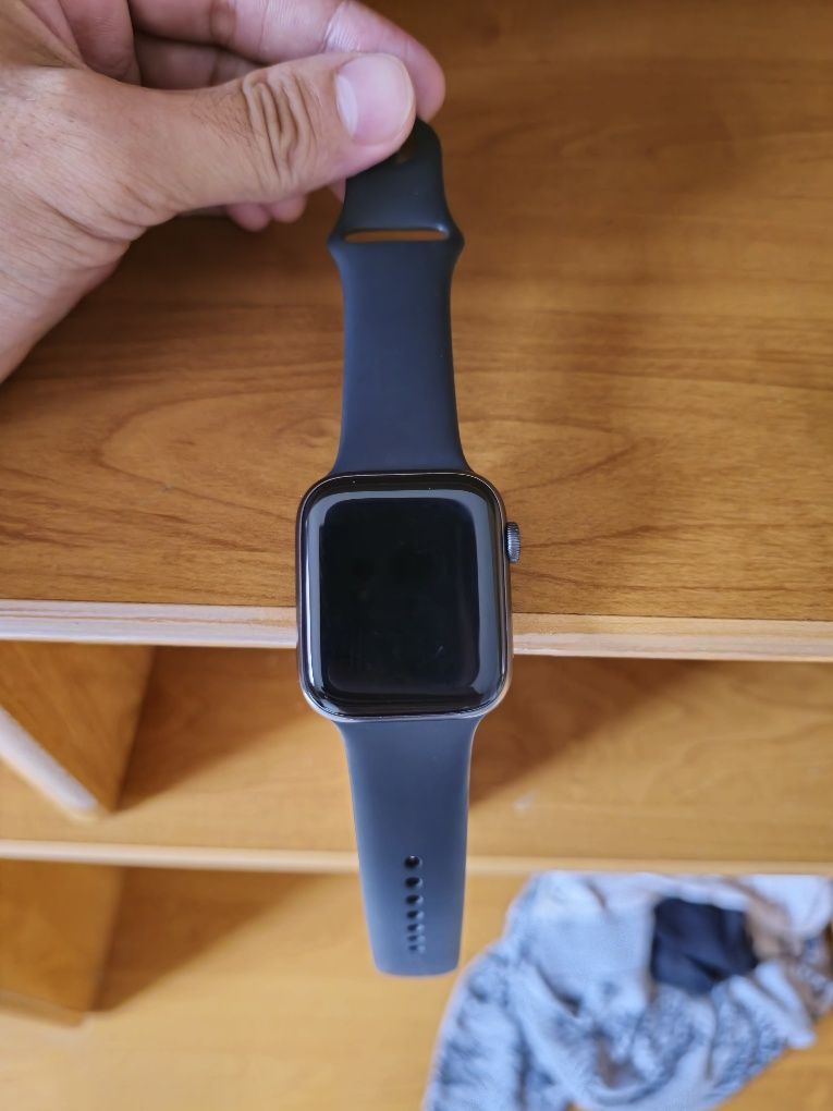 Apple watch SE,  работает идеально
