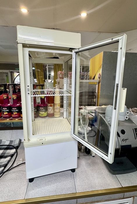 Хладилна витрина