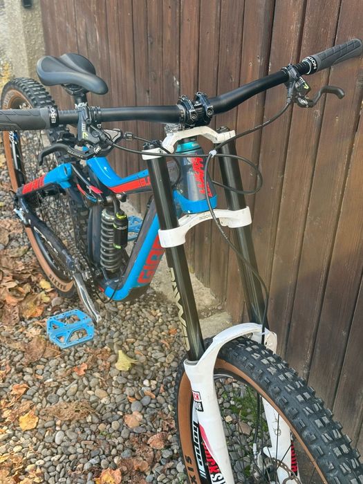 Bicicleta giant glory 2017