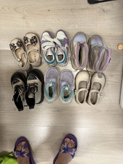 Продам обувь на девочку зимние сапоги , туфли, кроссовки