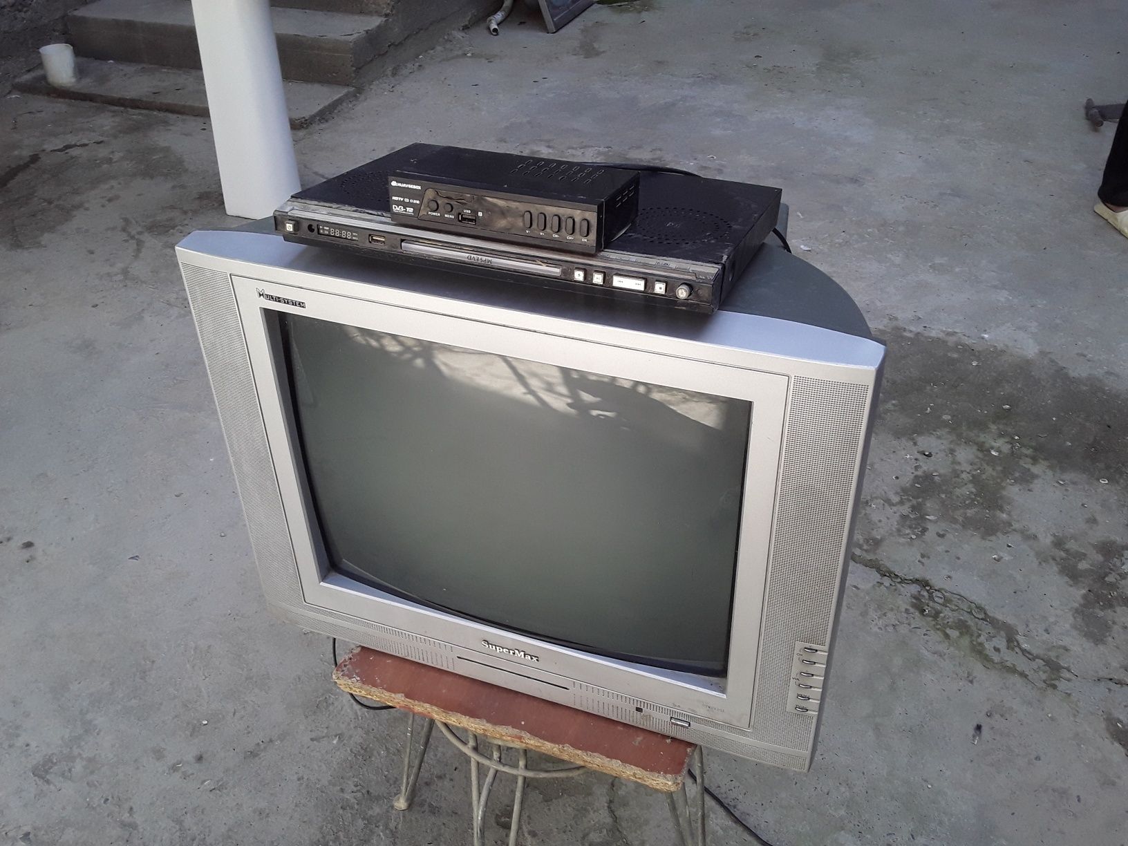 Телевизор и DVD .