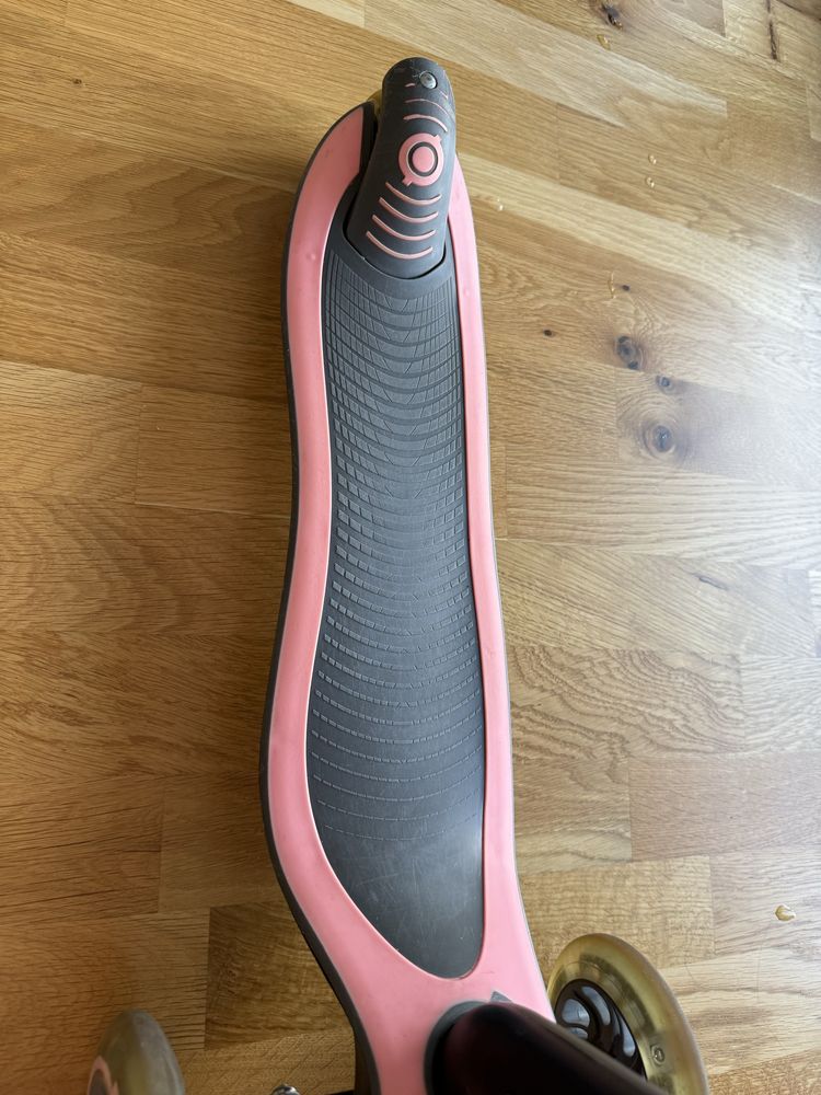 Детска светеща тротинетка Globber