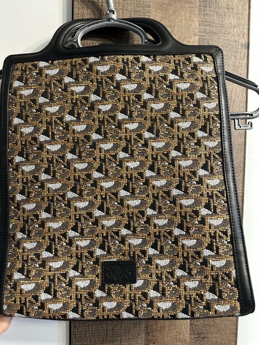 Дрехи Guess, Zara, Pinko