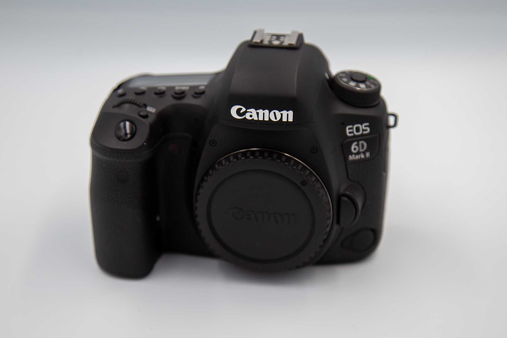 Body Canon 6D Mark II | Grip | 3 Baterii (50K CADRE)