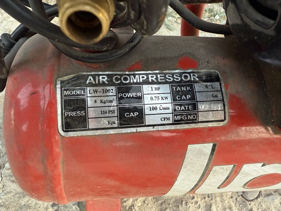 * мини компрессор 6 литров легкий удобный (требуется ремонт)