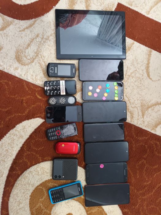 Vand telefoane pentru piese