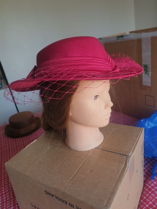 Pălărie roșu eleganta