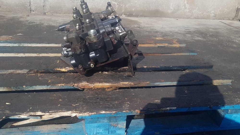 Distribuitor hidraulic spate buldoexcavator JCB 3CX , JCB 4CX