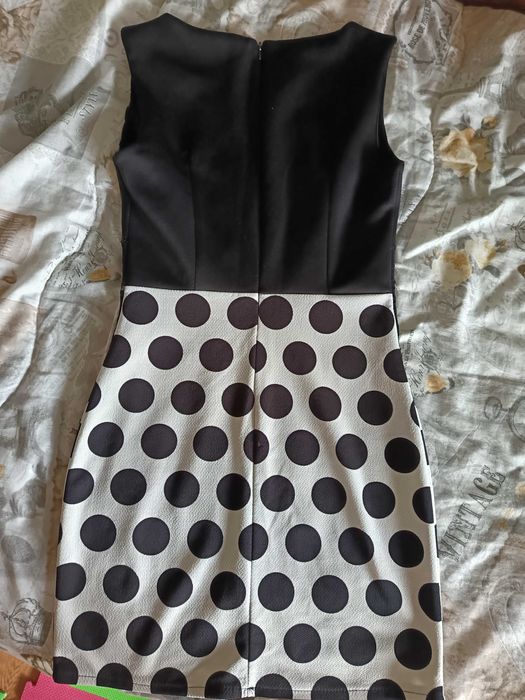 Дамска черна рокличка на точки