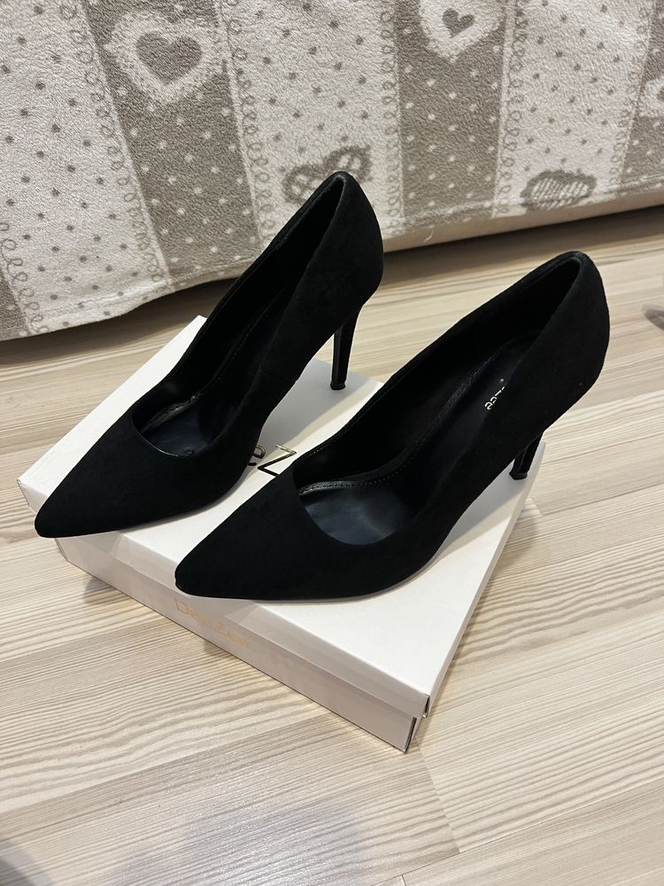 Pantofi stiletto imitatie piele intoarsa