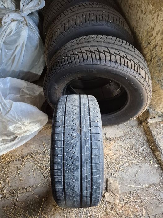 Зимние шины размер 235/45/18