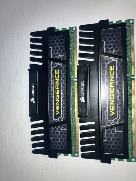 vengeance RAM ddr3 2x8 GB ,