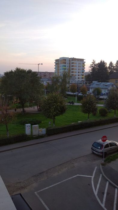 Vând apartament cu 4 camere, str. Macilor nr.11