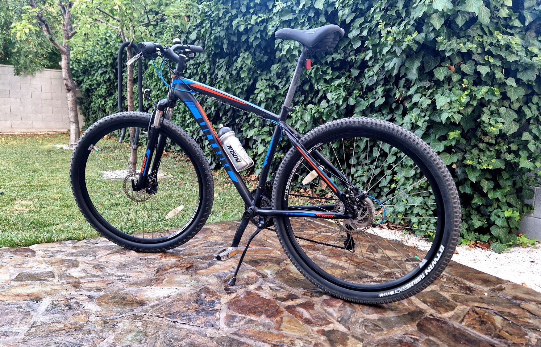 Bicicleta ULTRA NITRO roti 29 echipata Shimano model 2023