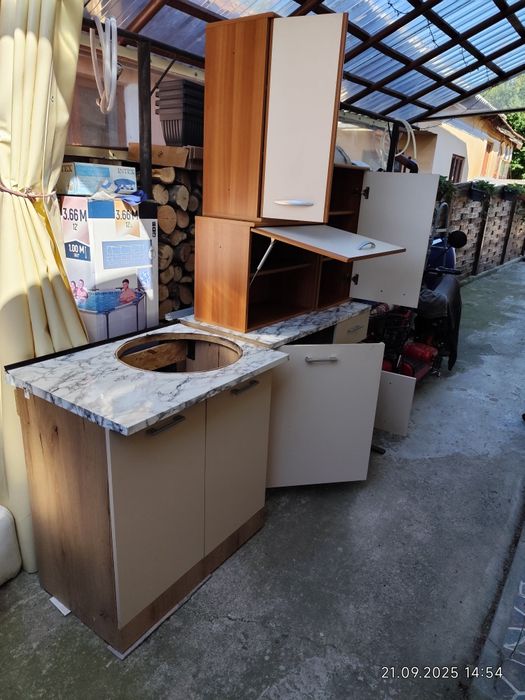 Corp bucatarie și dulap