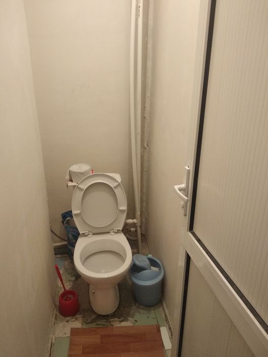 4 микрорайонда 4 хонали 2 этажда квартира ситилади