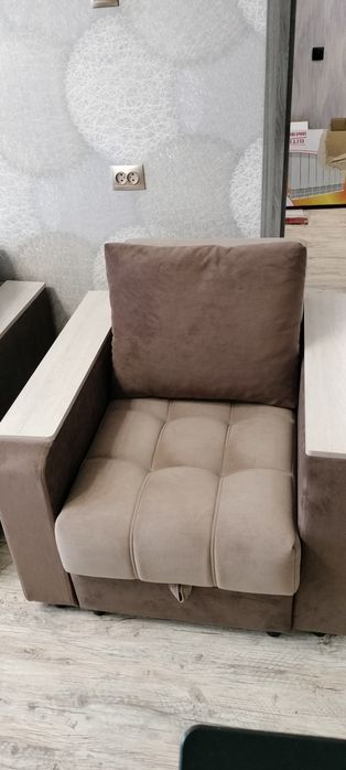 Кресло кровать с пуфиком новые.