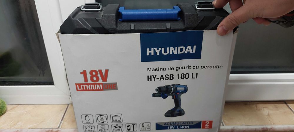 Masina gaurit&insurubat cu percutie Hyundai cu baterie&incarcator
