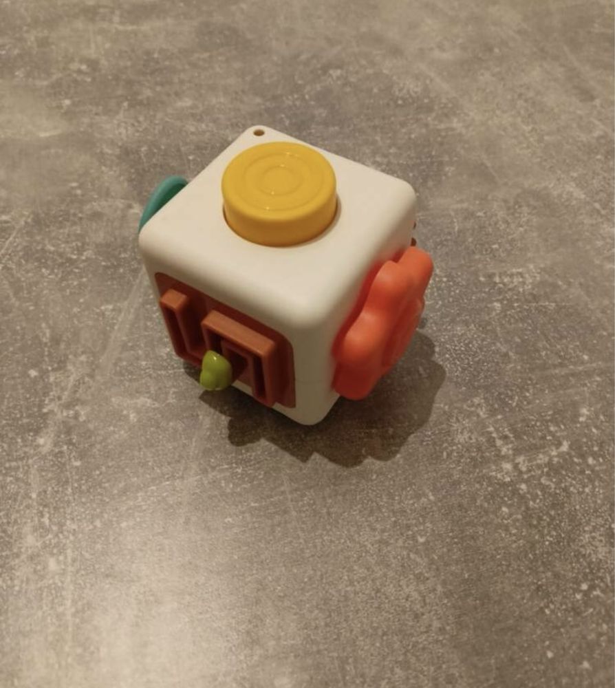 Монтесори куб за игра (montessorri cube)