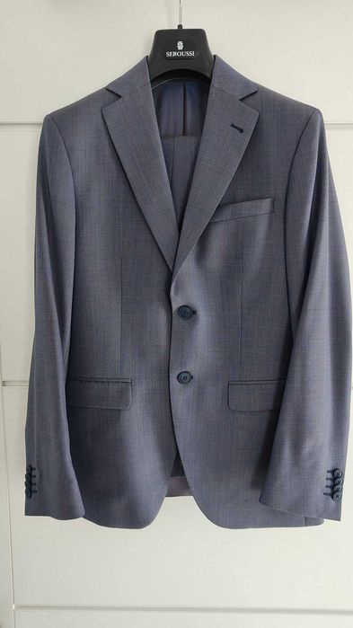 Vand costum Seroussi nou, culoare gri, marime 44