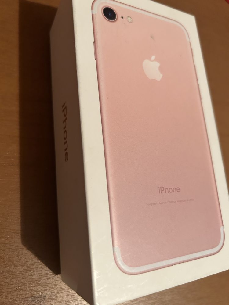 iPhone 7 розового цвета