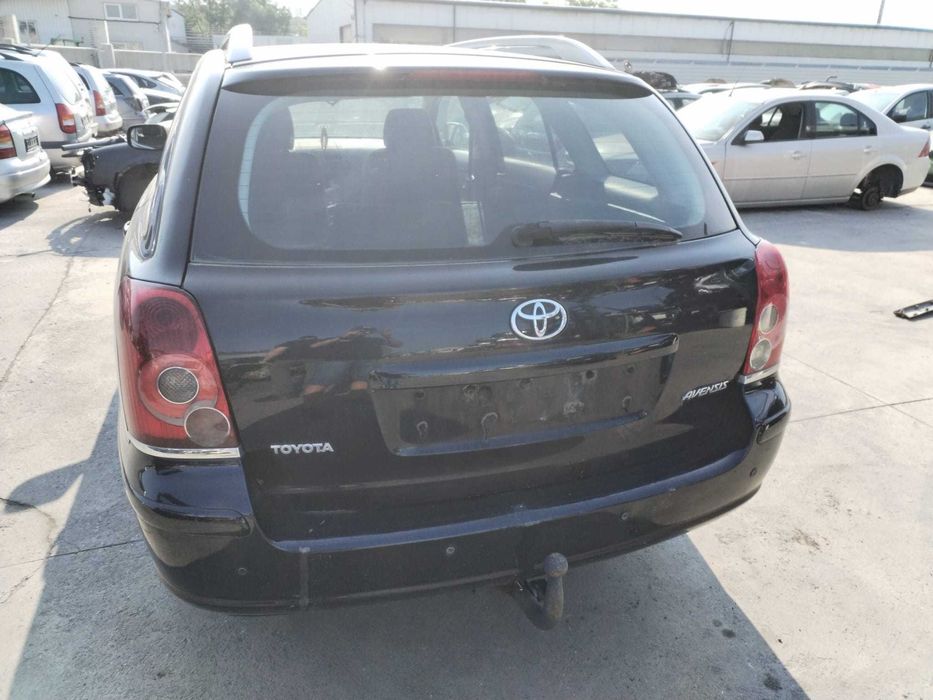Dezmembrez Toyota Avensis